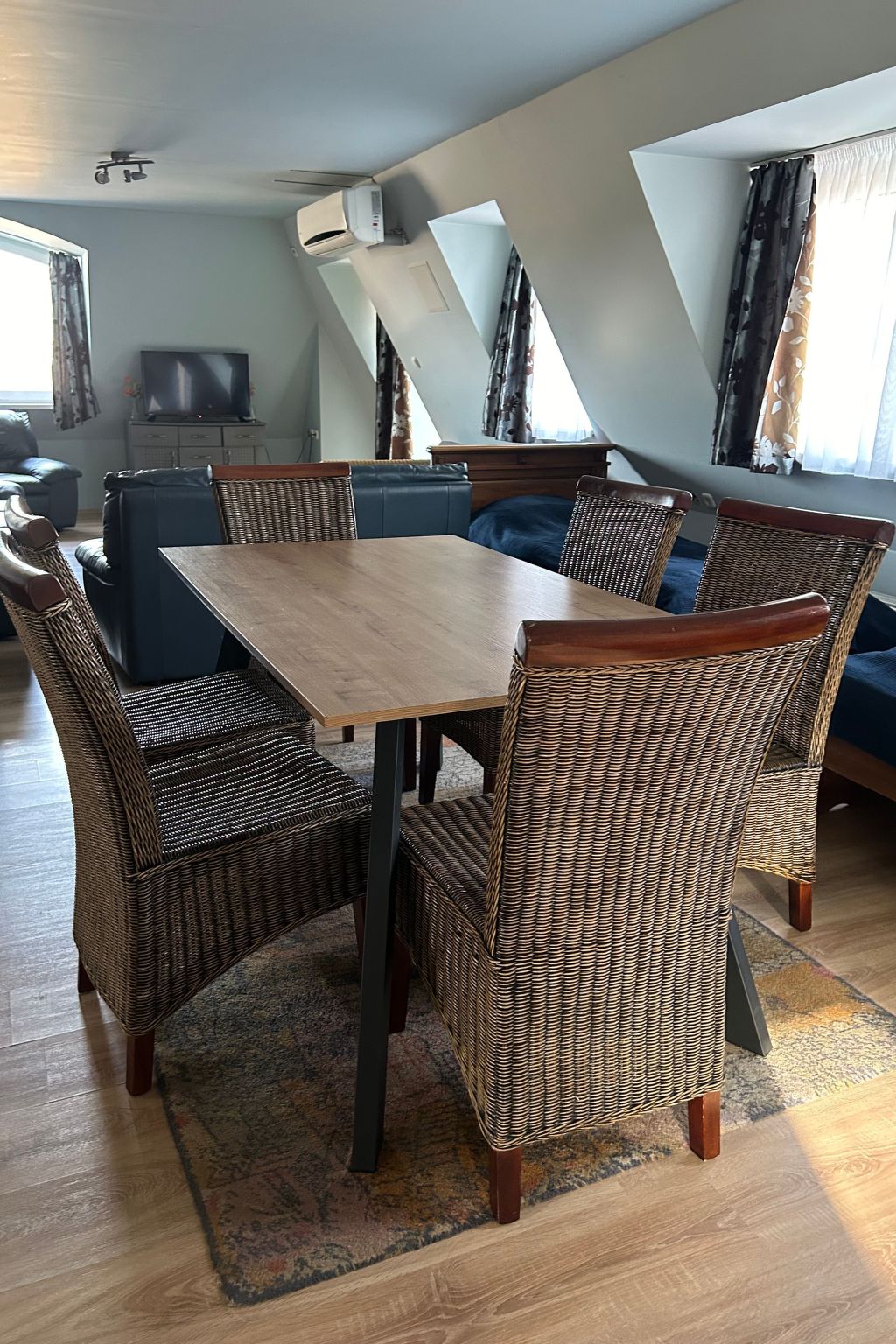 Entdecken Sie das charmante Caesar Apartment in der lebendigen Stadt Siófok, das perfekte Urlaubsziel für bis zu 6 Personen. Nur wenige Gehminuten vom pulsierenden Zentrum und dem herrlichen, kosten..