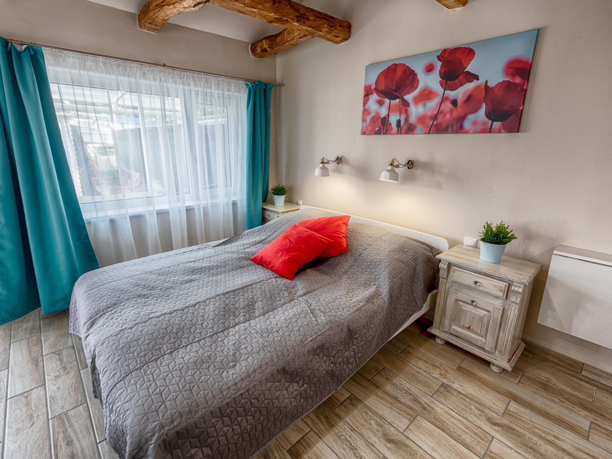 Willkommen im Caesar Apartment, Ihrem gemütlichen Refugium in Siofok, Westungarn, ideal für einen entspannten Urlaub zu zweit. Gelegen in einer begehrten Lage, nur wenige Minuten vom pulsierenden Ze..