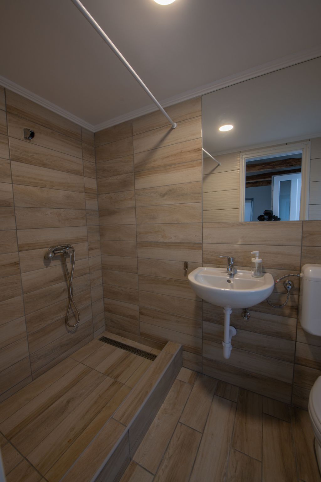 Charmantes Appartement Caesar mit Terrasse-Binnen