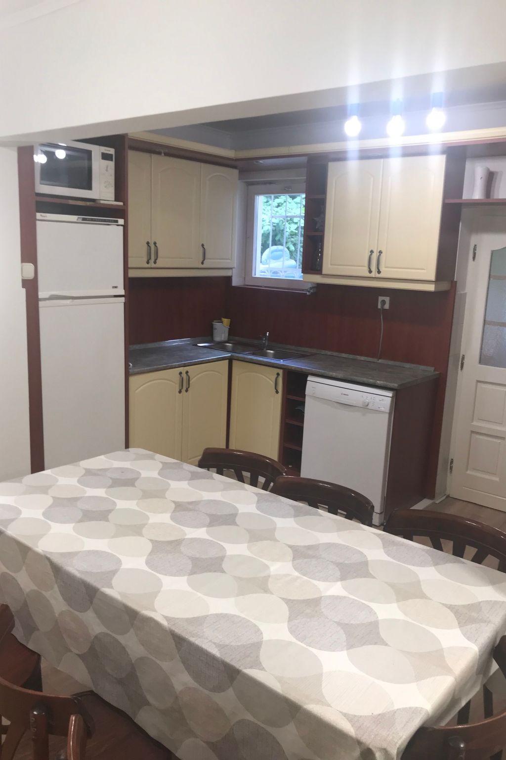 Klimatisiertes Ferienhaus in Siófok mit Grill-Binnen