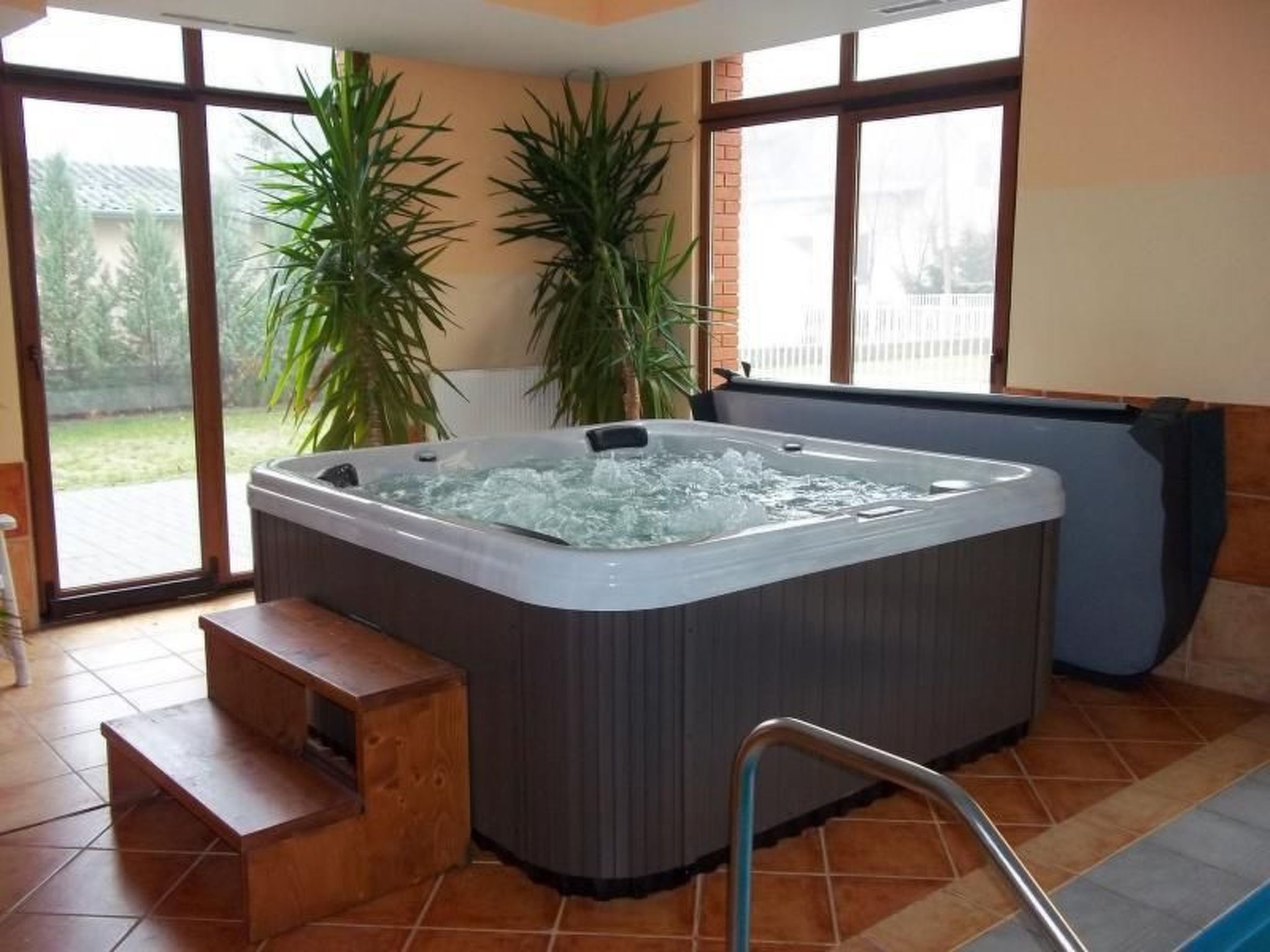 Entdecken Sie das Appartement Dorina Wellness, ein Juwel im bezaubernden Siófok am "Goldenen Ufer", nur einen Steinwurf vom Balaton entfernt. Dieses einladende Feriendomizil bietet Platz für bis zu ..