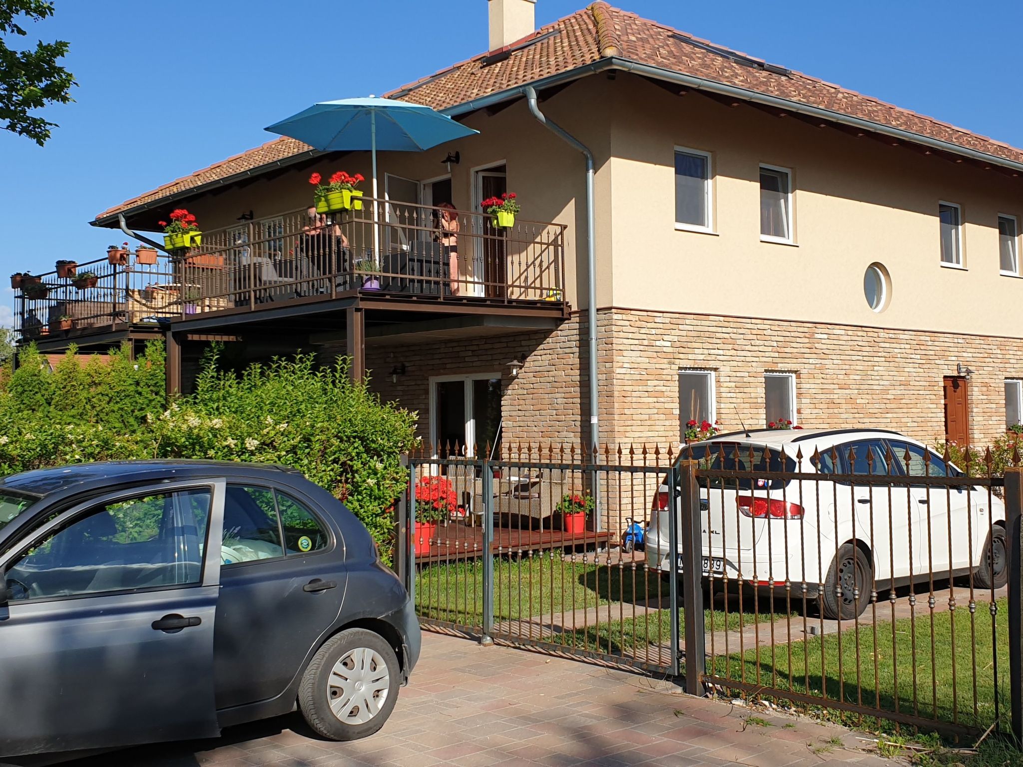 Erdgeschosswohnung mit Terrasse für sechs Personen — view 1 of 28