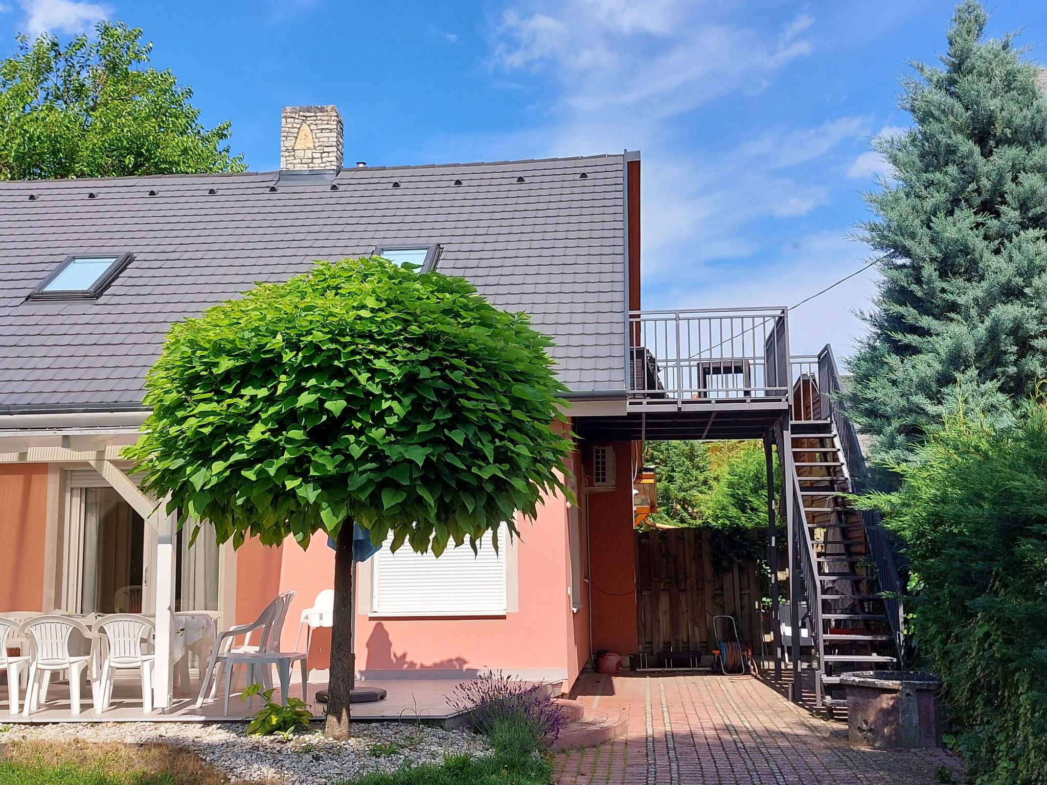 Mit gemeinschaftlichem Pool-Binnen