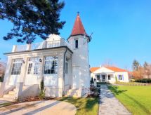 Zamárdi villa voor 10 personen, slechts 200 meter van het Balatonstrand - thumbnail 1