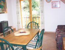 Appartement B in Balatonföldvár: Terras, BBQ en 300m tot het strand - thumbnail 4