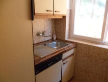 Vrijstaand appartement vlakbij het Balatonmeer met terras en airco - thumbnail 6