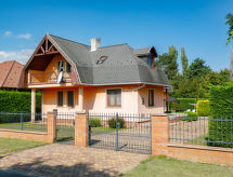 Vrijstaande woning voor 8 personen met zwembad, 300m van het Balatonmeer - thumbnail 1