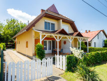 Vakantiehuis Jazmin: knusse gezinswoning op 400m van het Balatonmeer - thumbnail 1