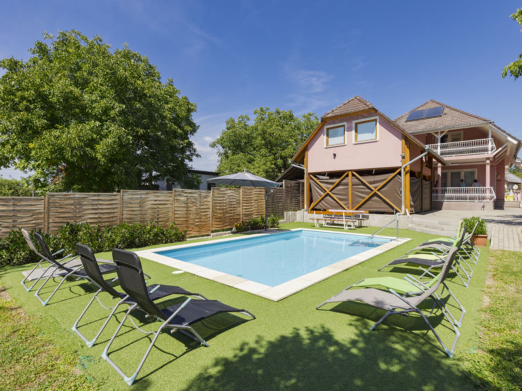 Vrijstaand vakantiehuis in Balatonszemes met privézwembad in Balatonszemes
