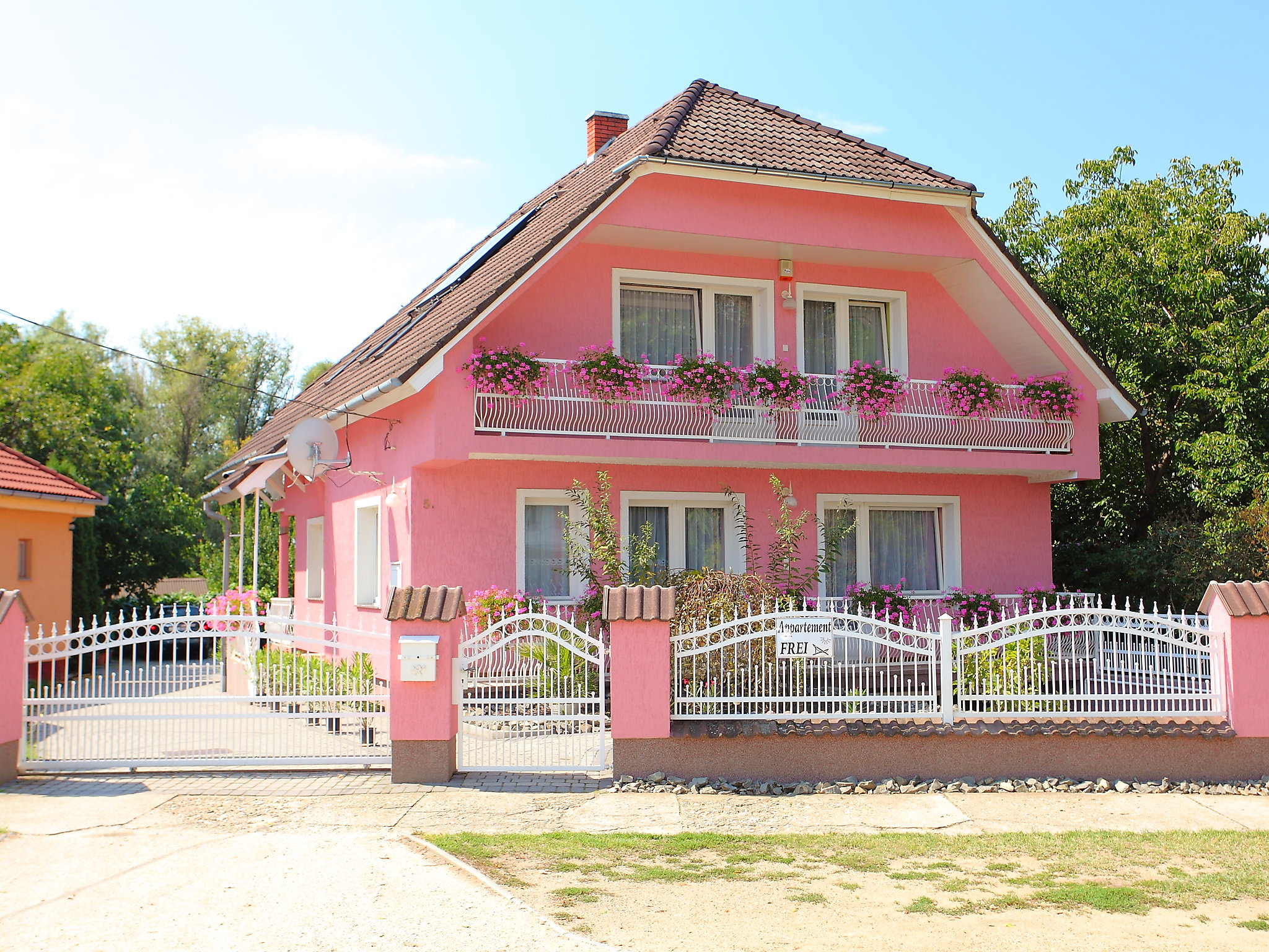 Zsuzsi: Vrijstaand vakantiehuis met zwembad aan het Balatonmeer voor 14 personen - foto 34