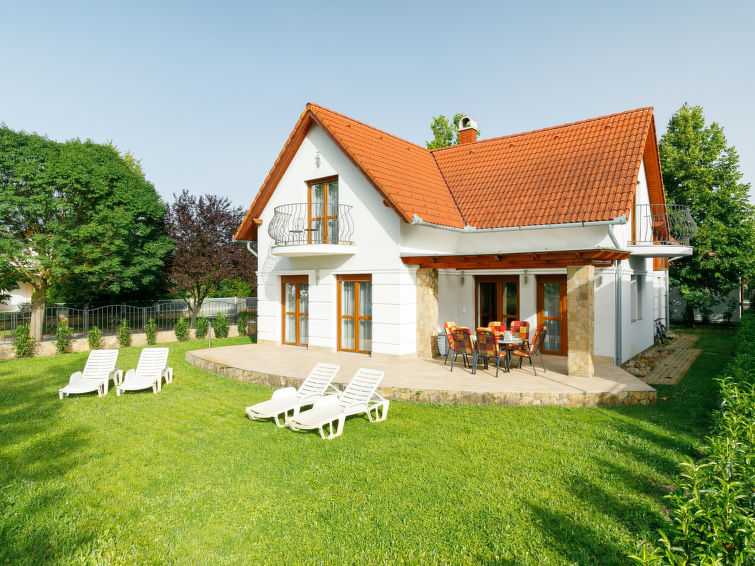 Vakantiehuis met open haard en meerzicht in Balatonoszod in Balatonoszod