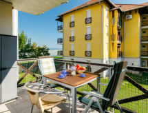 Residentie Maria: Direct aan het Balatonmeer met privéstrand in Balatonőszöd - thumbnail 1