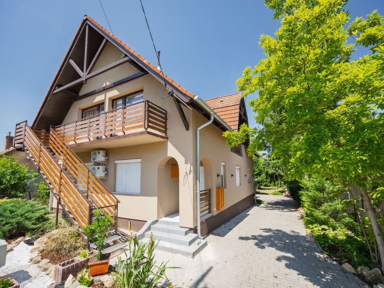 Ruim appartement May in Balatonlelle voor 7 personen in Balatonlelle