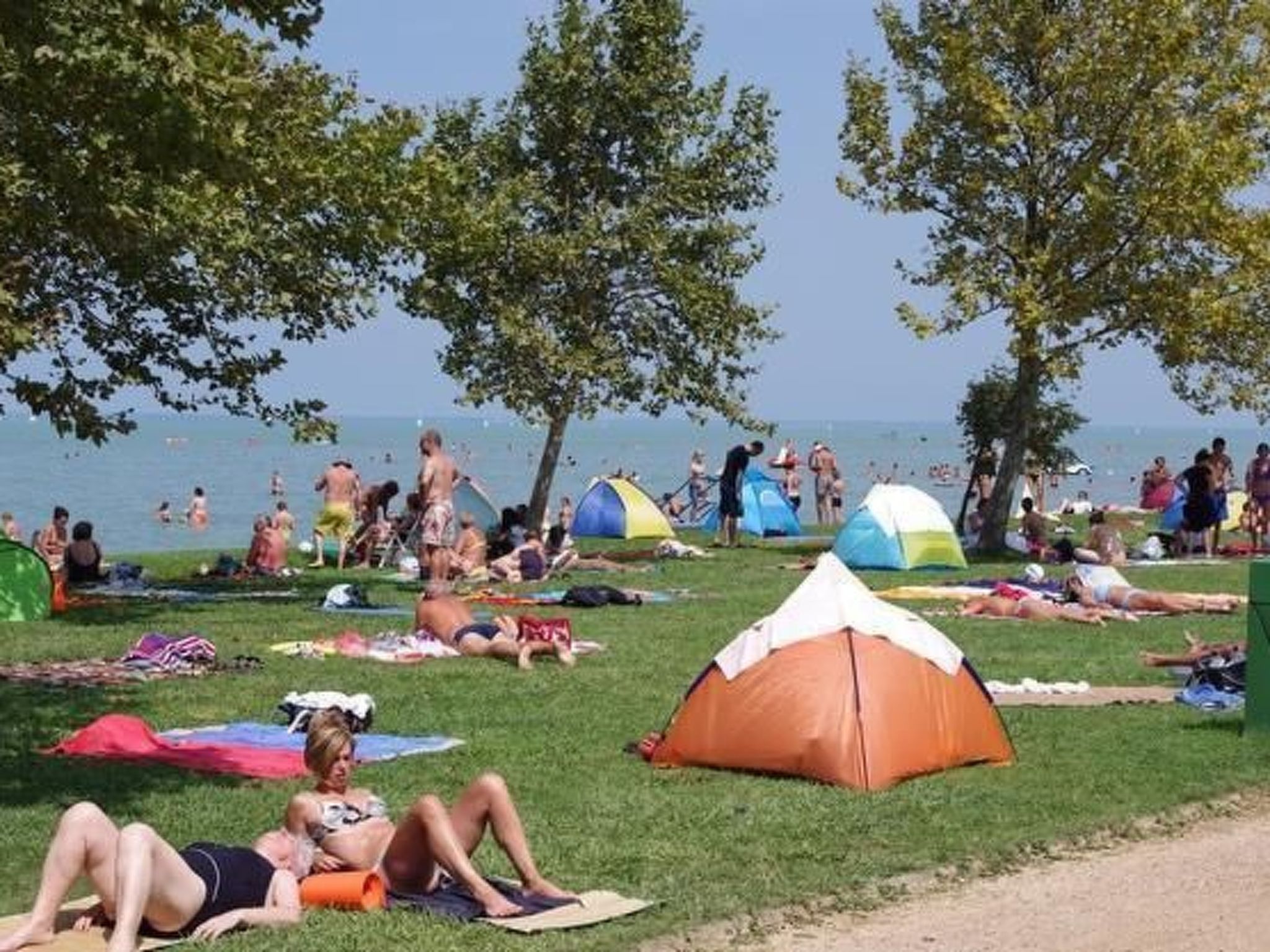 Wohnung in Fonyód mit Grill, Garten und Terrasse-Buiten