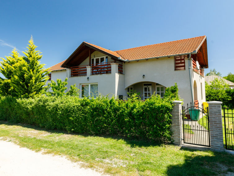 Vrijstaand vakantiehuis Lian in Balatonfenyves voor 10 personen in Balatonfenyves
