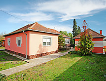 Knusse vakantiewoning Apricot op 150 meter van het Balatonmeer - thumbnail 1