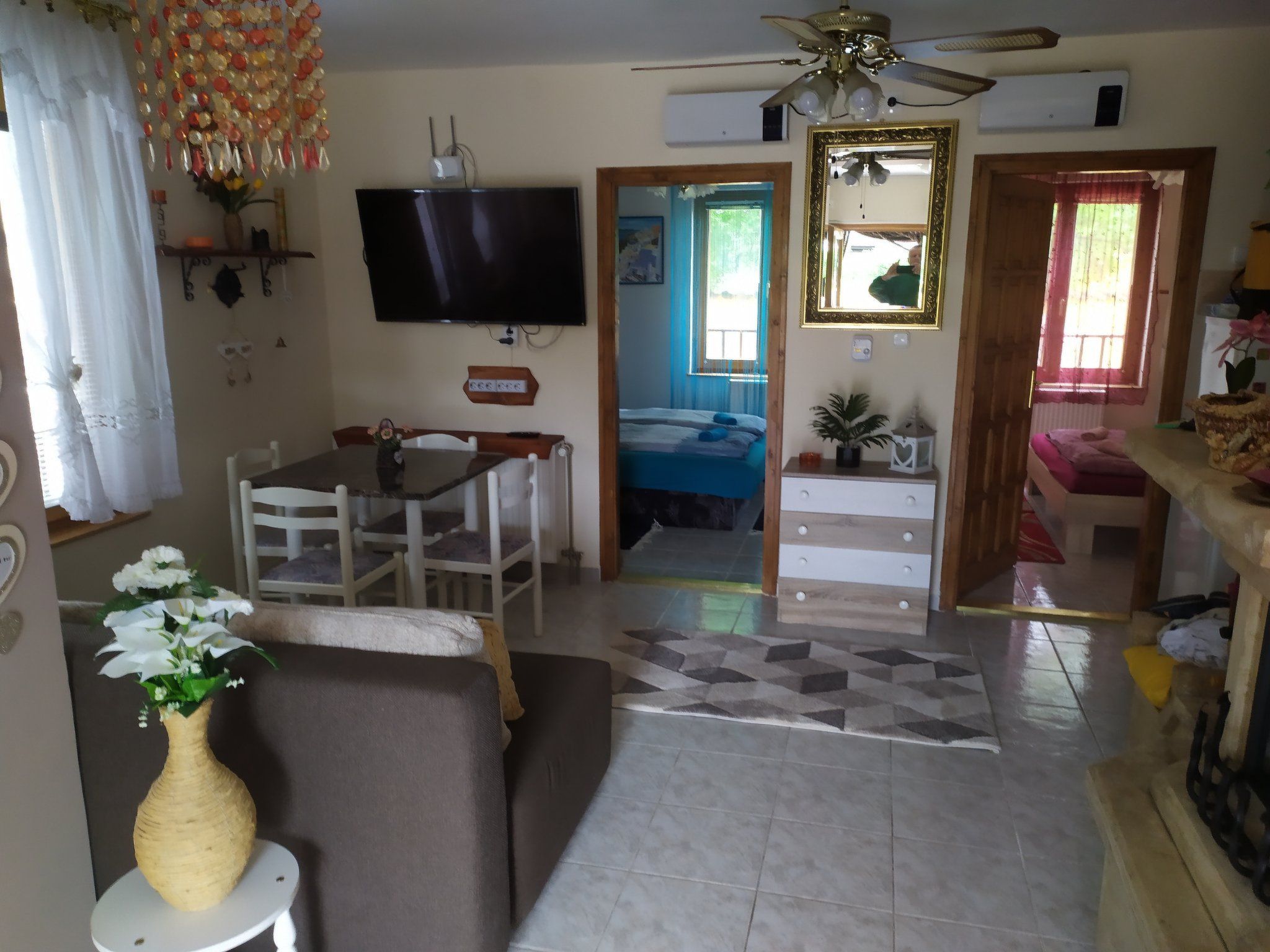 Ferienvilla mit Garten, Grill und Terrasse-Dedans