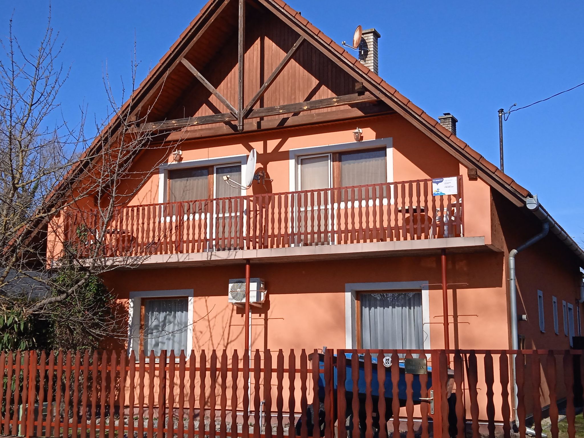 Appartement mit Balkon — view 1 of 13