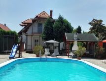 Zonovergoten appartement aan het Balatonmeer, 50 meter van het strand - thumbnail 1