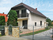 Vrijstaande woning voor 8 personen op 900m van het Balatonmeer - thumbnail 1