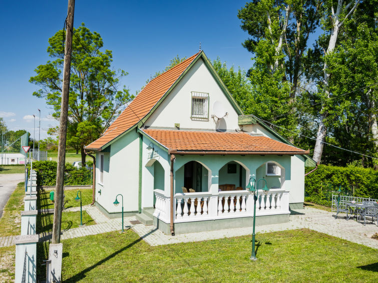 Vrijstaand vakantiehuis Green House aan het strand in Balatonmariafurdo in Balatonmariafurdo