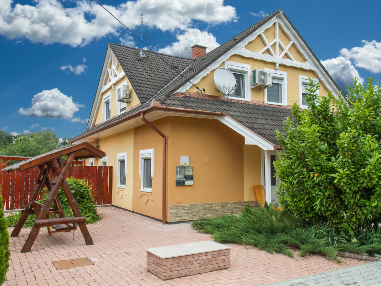 Aan het strand: Ruim vakantiehuis Gemini 2 in Balatonkeresztúr in Balatonkeresztur
