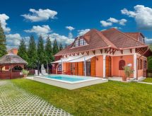 Ruim vakantiehuis voor 8 personen met privézwembad op 200 meter van het Balatonmeer - thumbnail 2