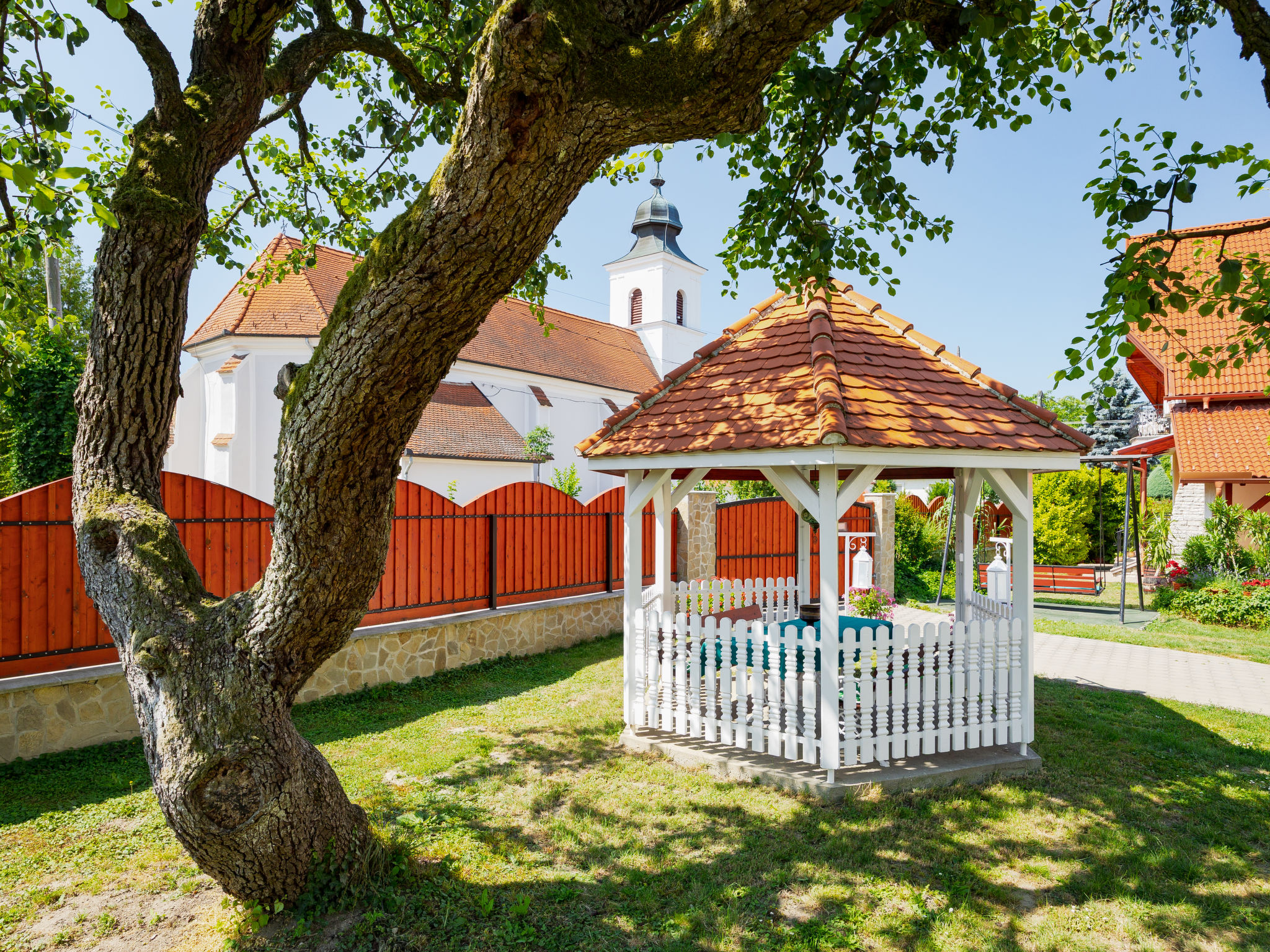 Tilia 1-Outside
