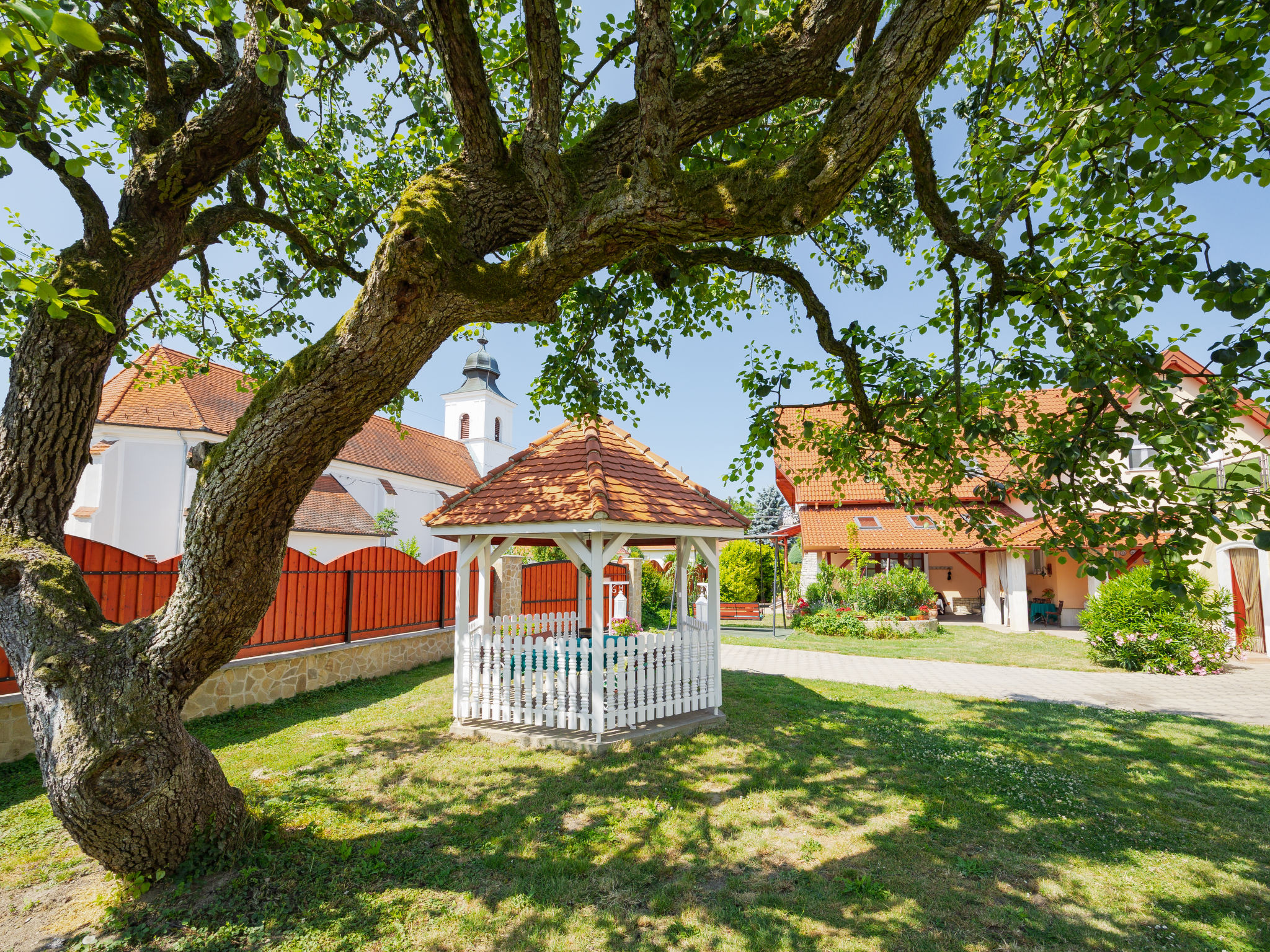 Tilia 1-Outside