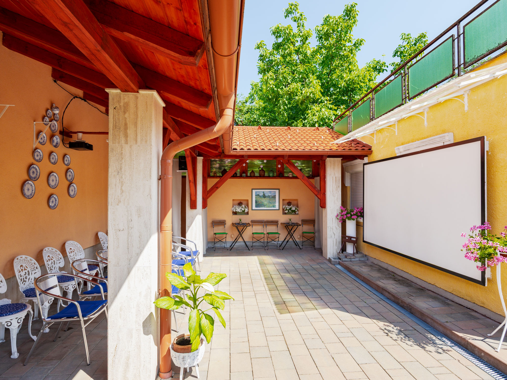 Tilia 3-Outside