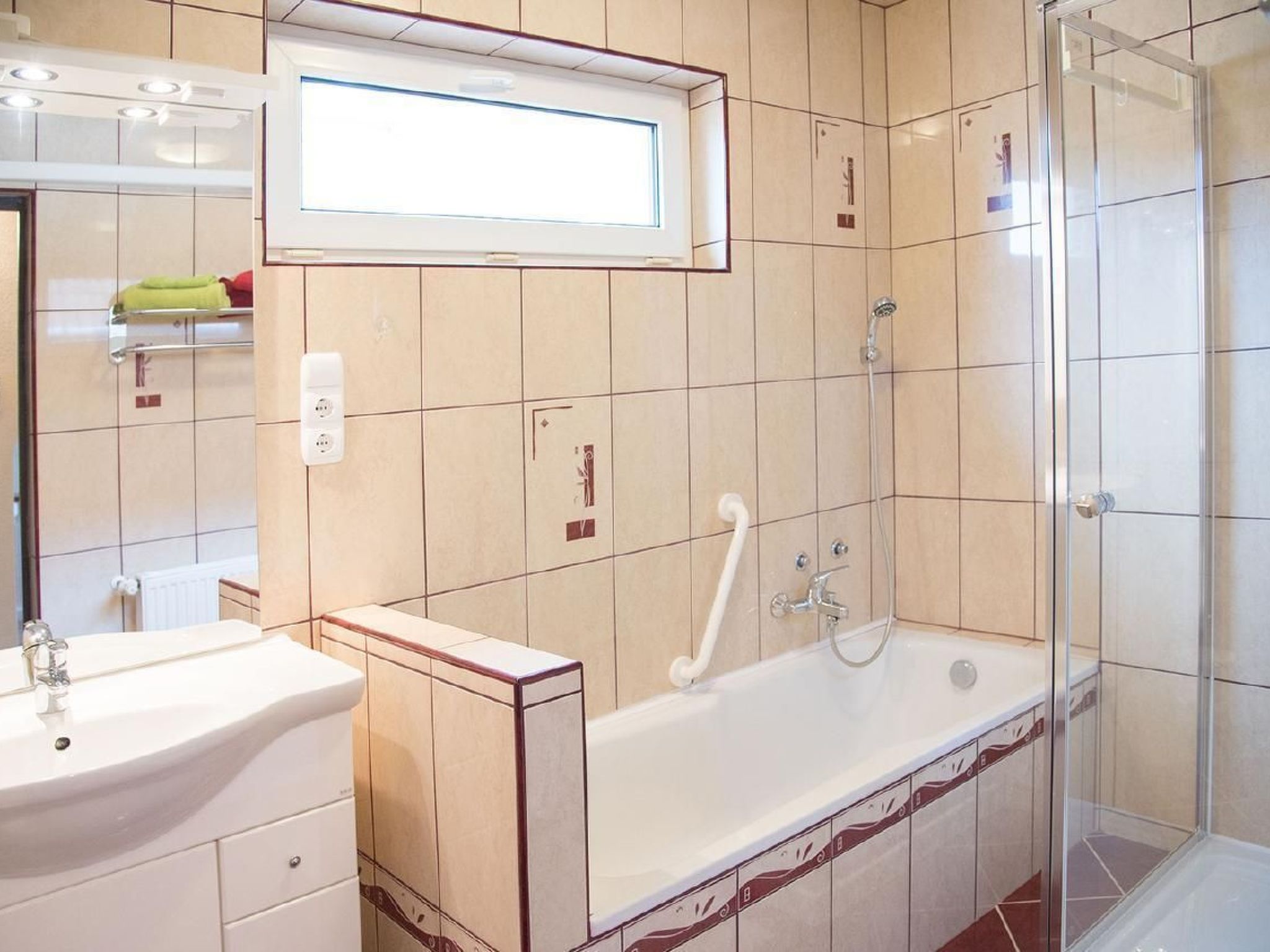 Wohnung mit Garten, Grill und Gemeinschaftspool-Image-tags.info