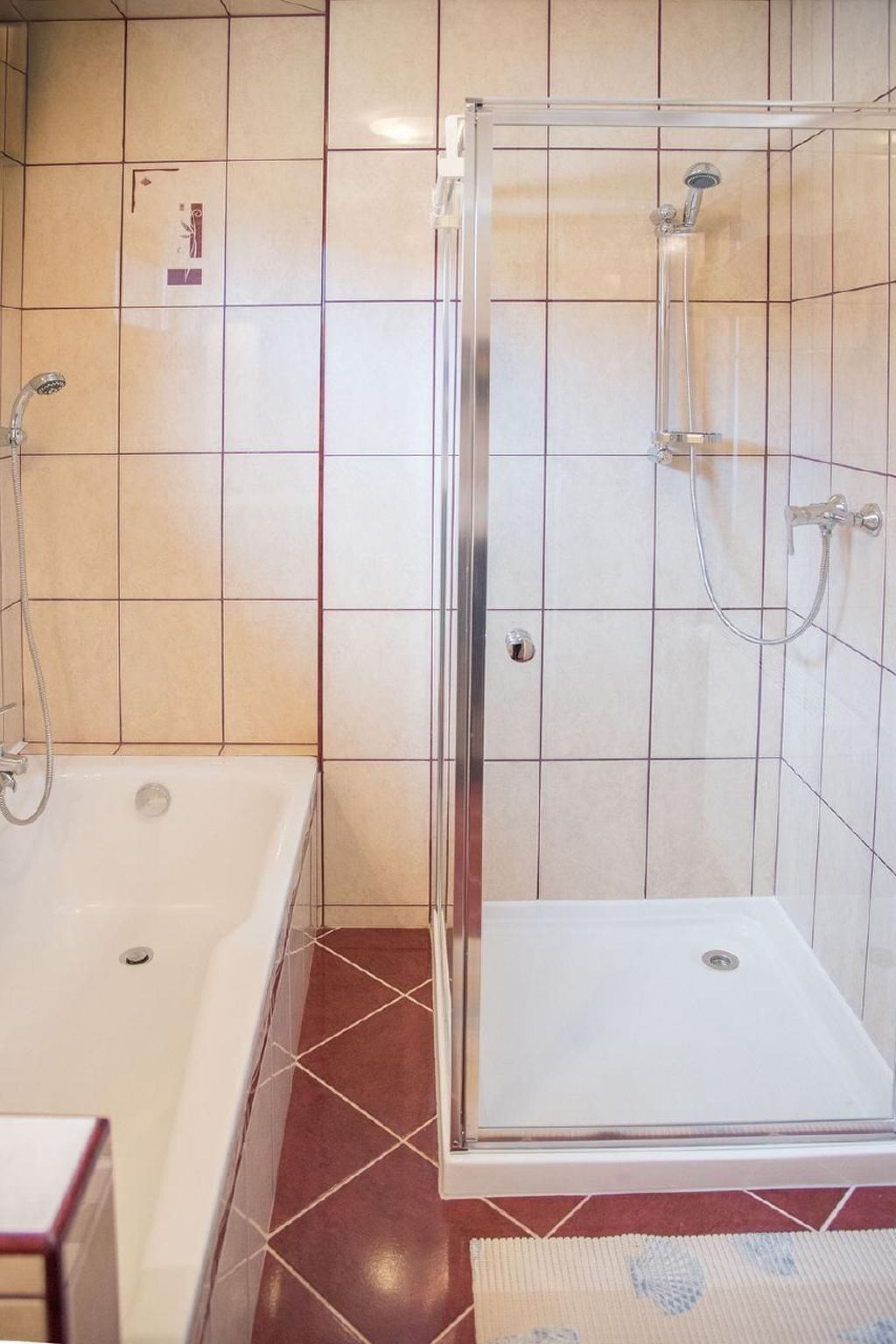 Wohnung mit Garten, Grill und Gemeinschaftspool-Image-tags.info