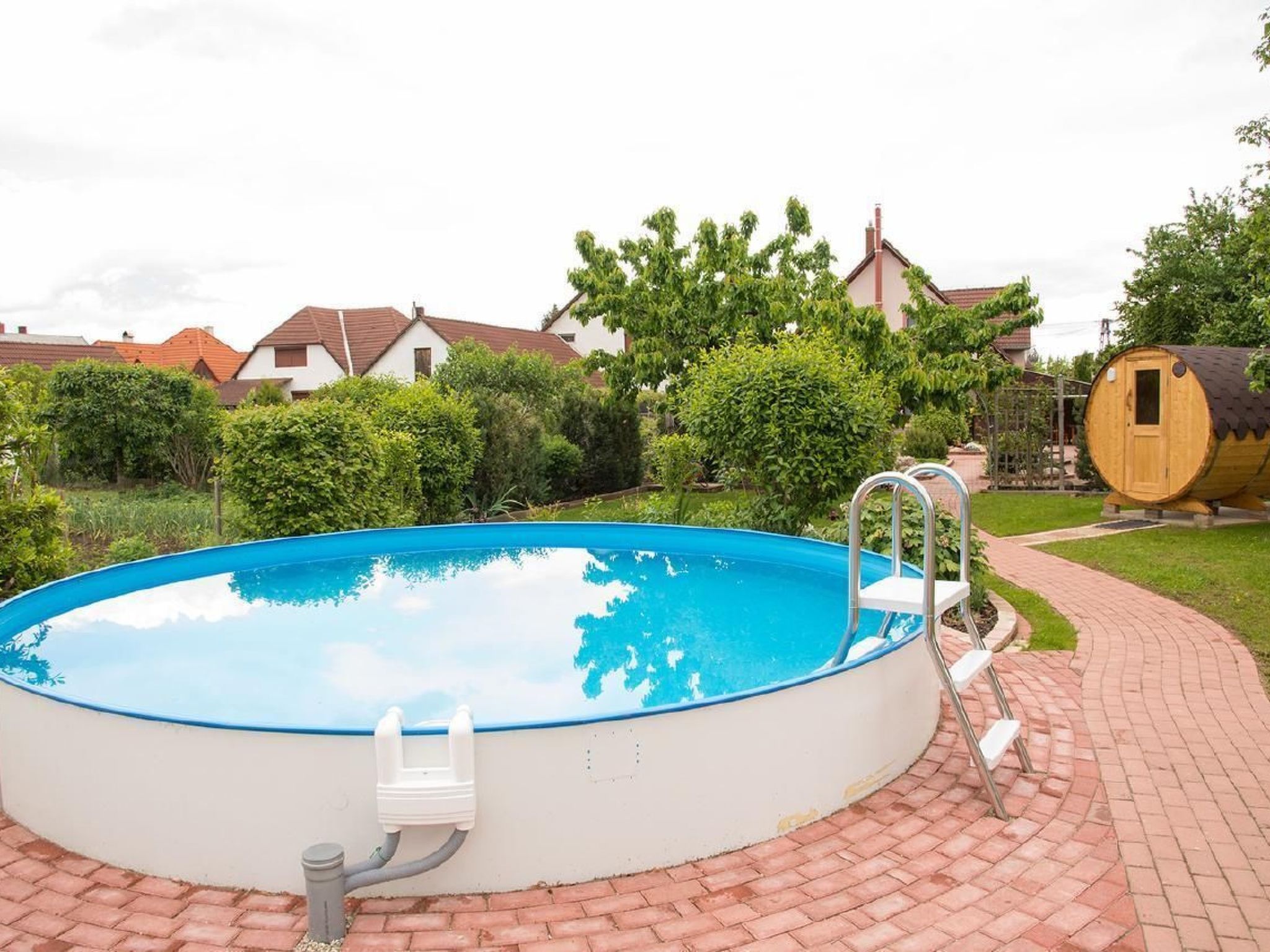 Wohnung mit Garten, Grill und Gemeinschaftspool-Image-tags.info