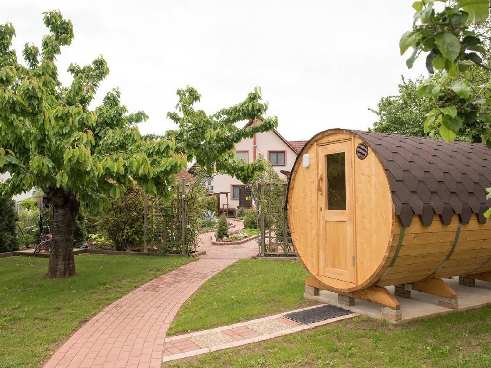 Wohnung mit Garten, Grill und Gemeinschaftspool-Image-tags.info