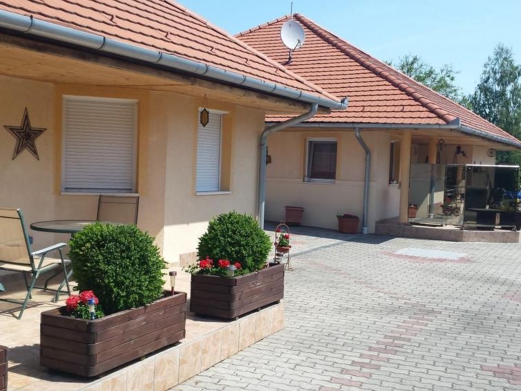 7-persoons vakantiehuis in Balatonbereny op 1 km van het meer in Balatonbereny