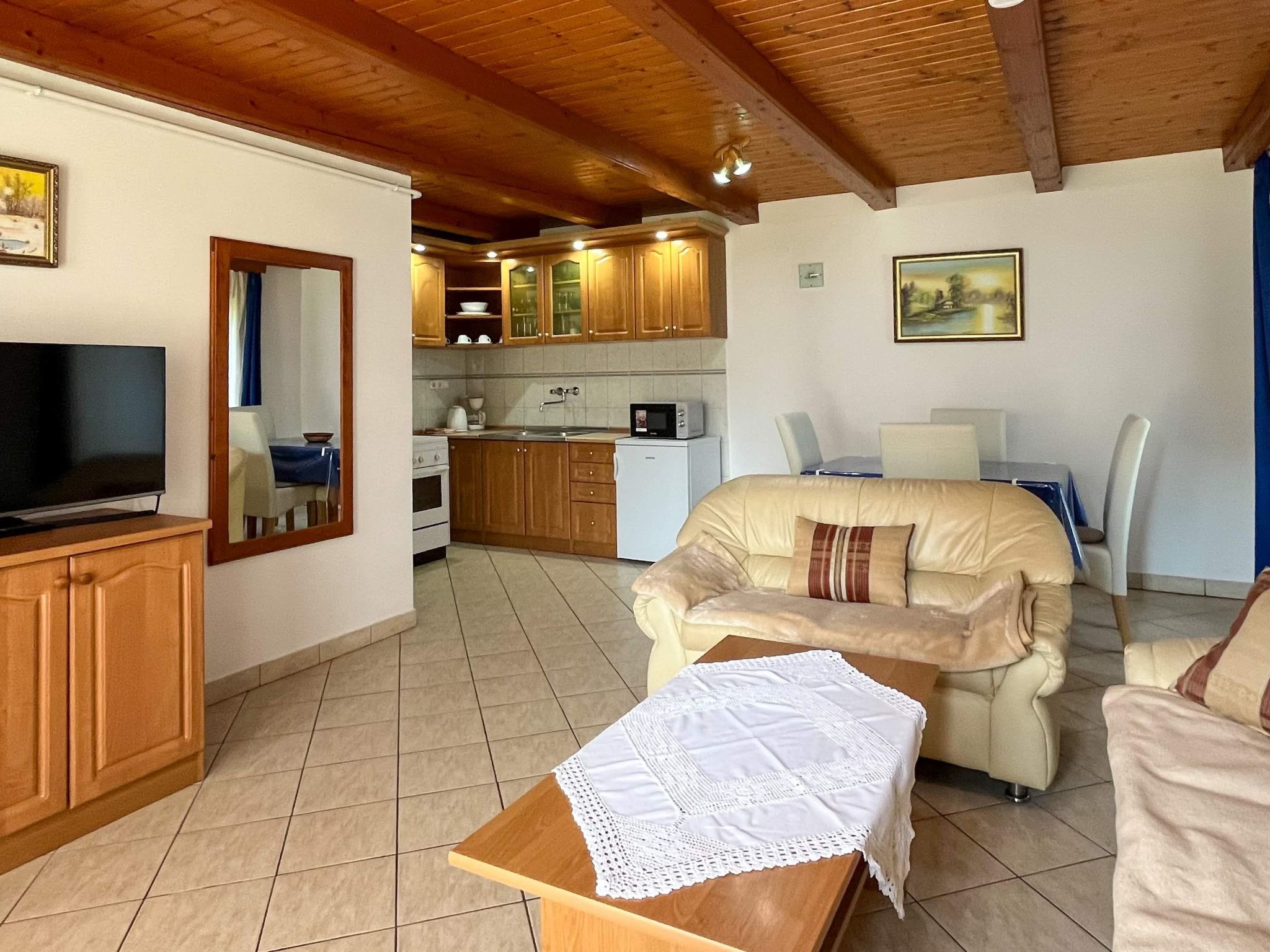 Bequem eingerichtete Wohnung mit großem Garten-Binnen