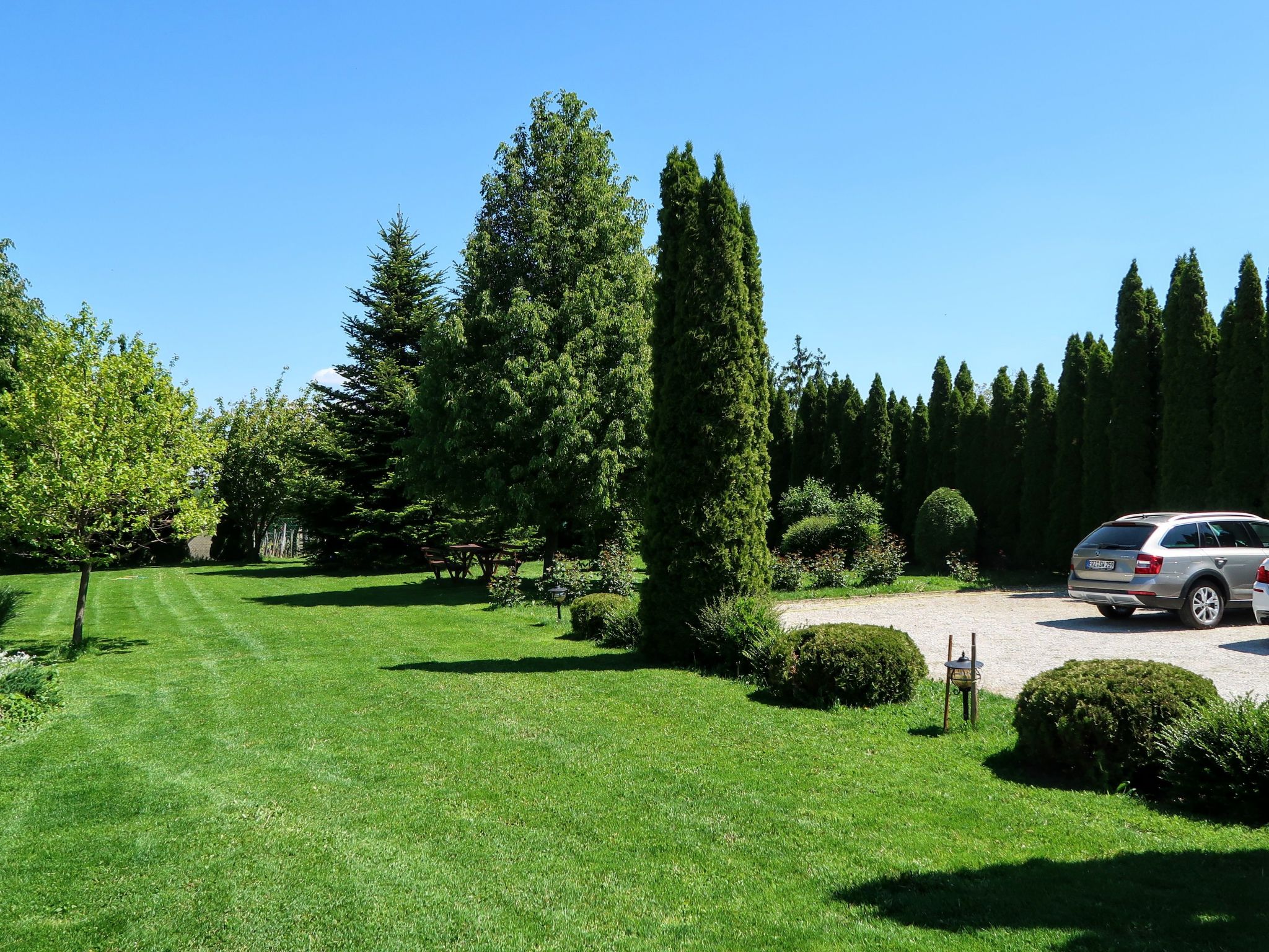 Bequem eingerichtete Wohnung mit großem Garten-Binnen