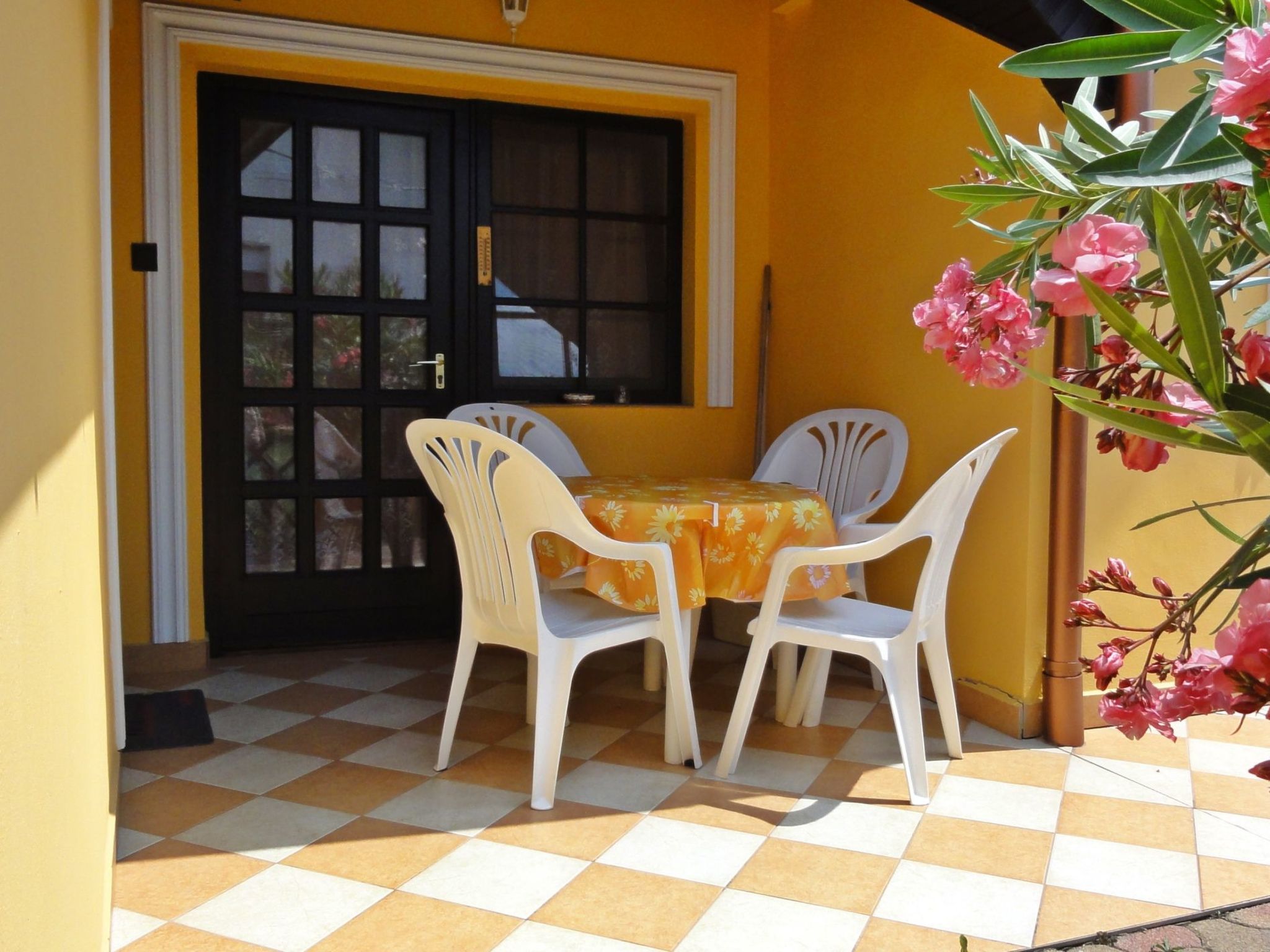 Stimmungsvolle Ferienwohnung mit großem Garten-Binnen