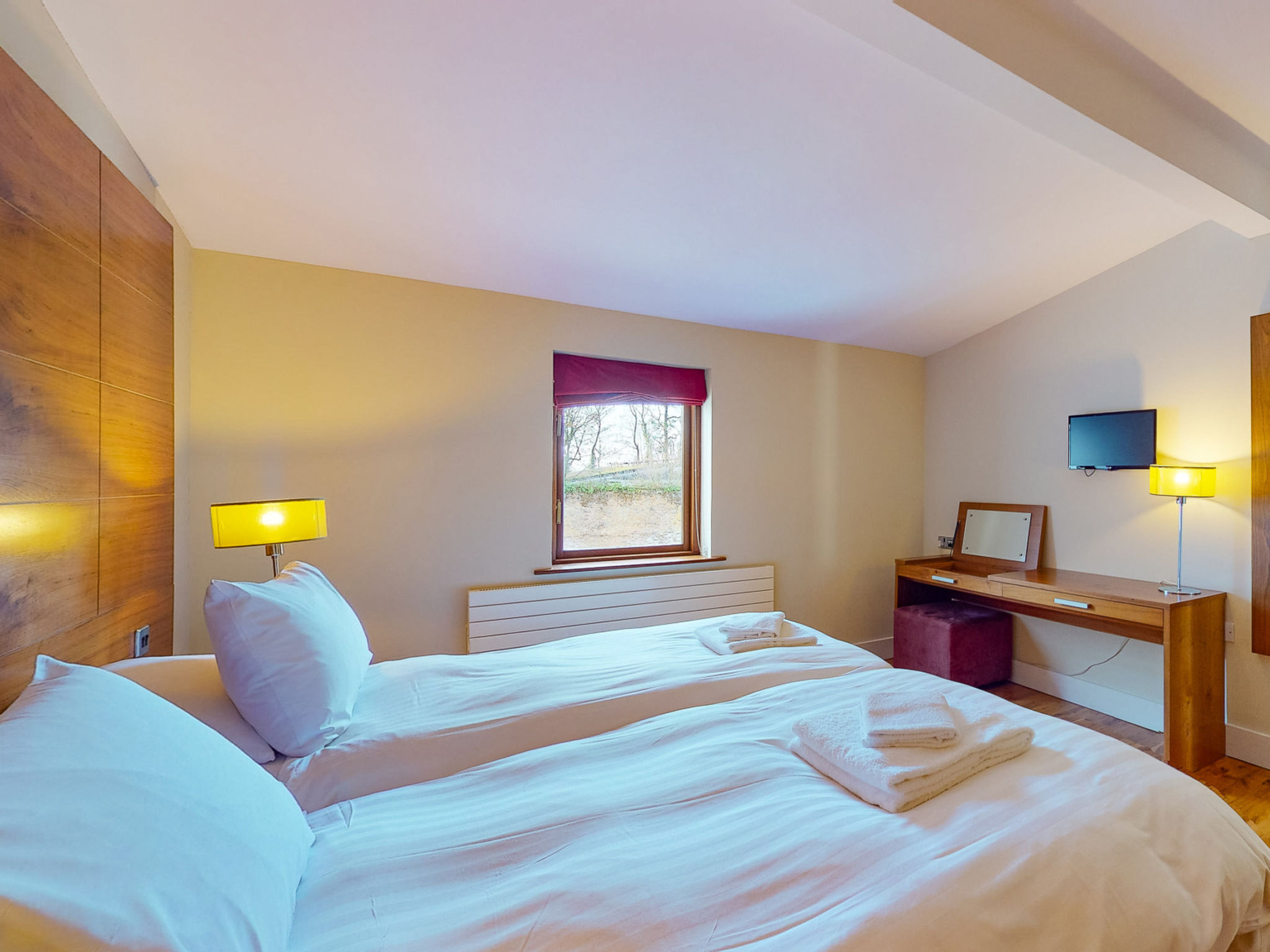 Castlemartyr Lodges (TR4) No 3 (2 Bed)-Binnen