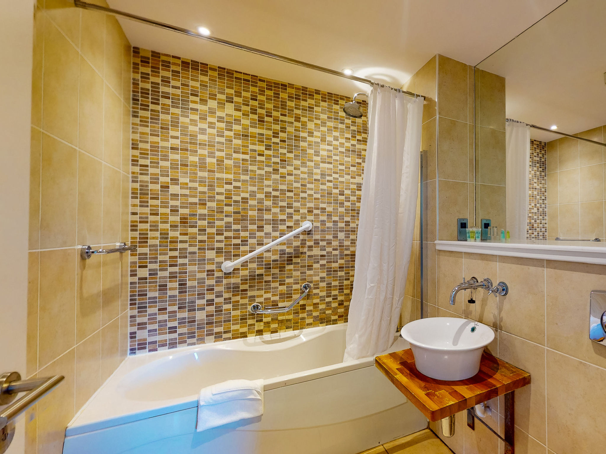 Castlemartyr Lodges (TR4) No 3 (2 Bed)-Binnen