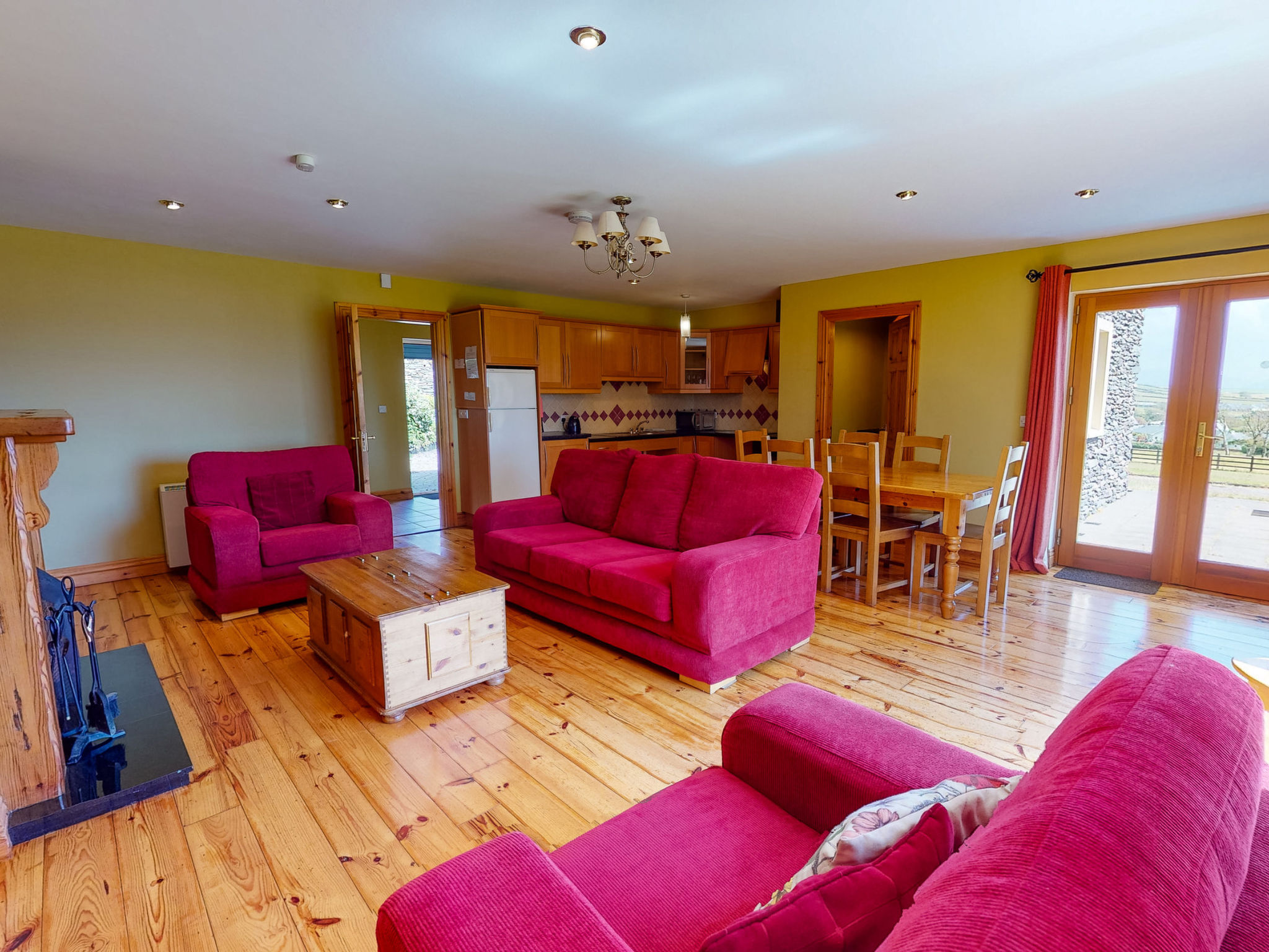 Dingle CY (TR4) No 1 (4 Bed - Sleeps 8) (W)-Inside