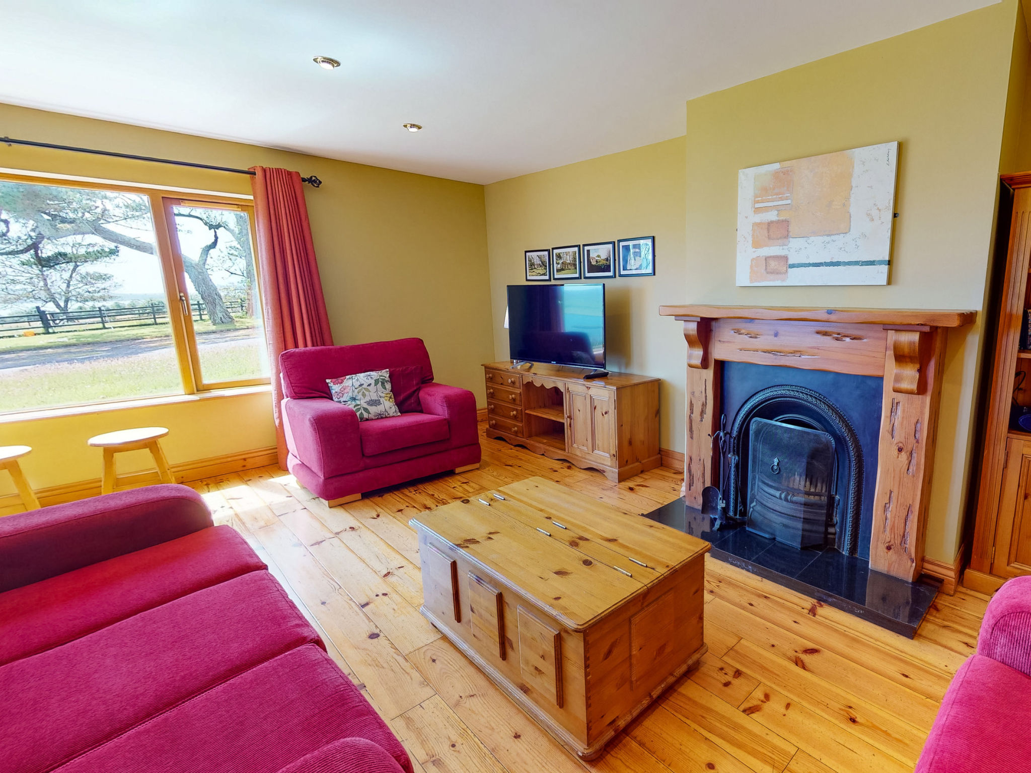 Dingle CY (TR4) No 1 (4 Bed - Sleeps 8) (W)-Inside