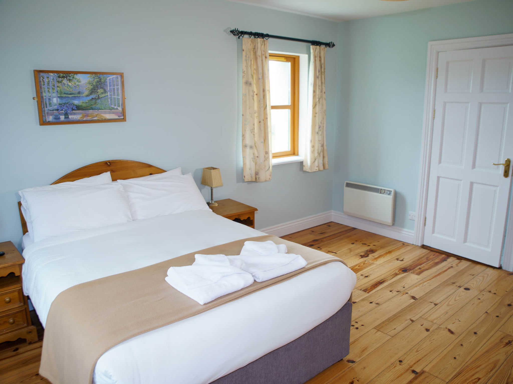 Dingle CY (TR4) No 1 (4 Bed - Sleeps 8) (W)-Inside