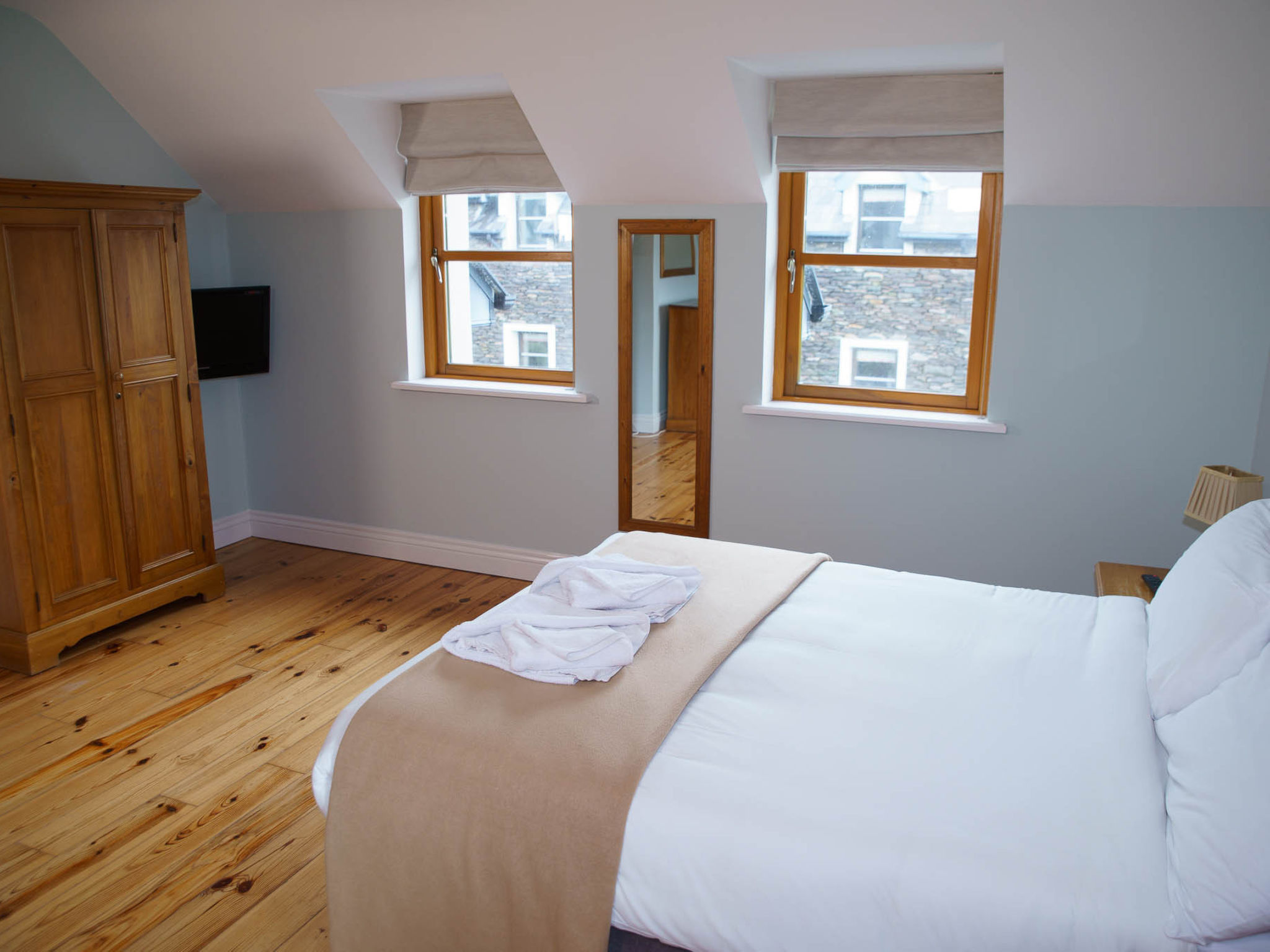Dingle CY (TR4) No 1 (4 Bed - Sleeps 8) (W)-Inside