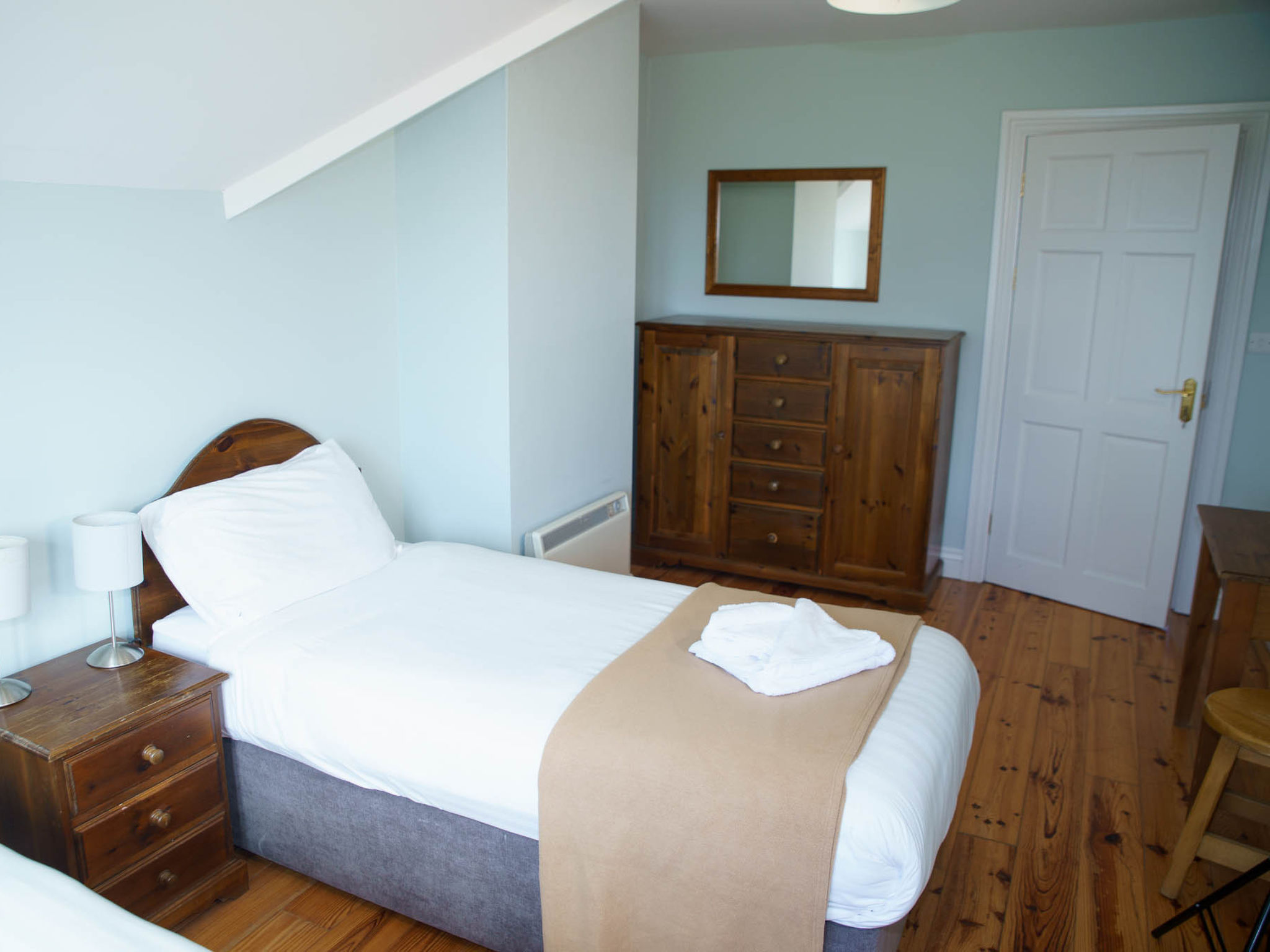 Dingle CY (TR4) No 1 (4 Bed - Sleeps 8) (W)-Inside