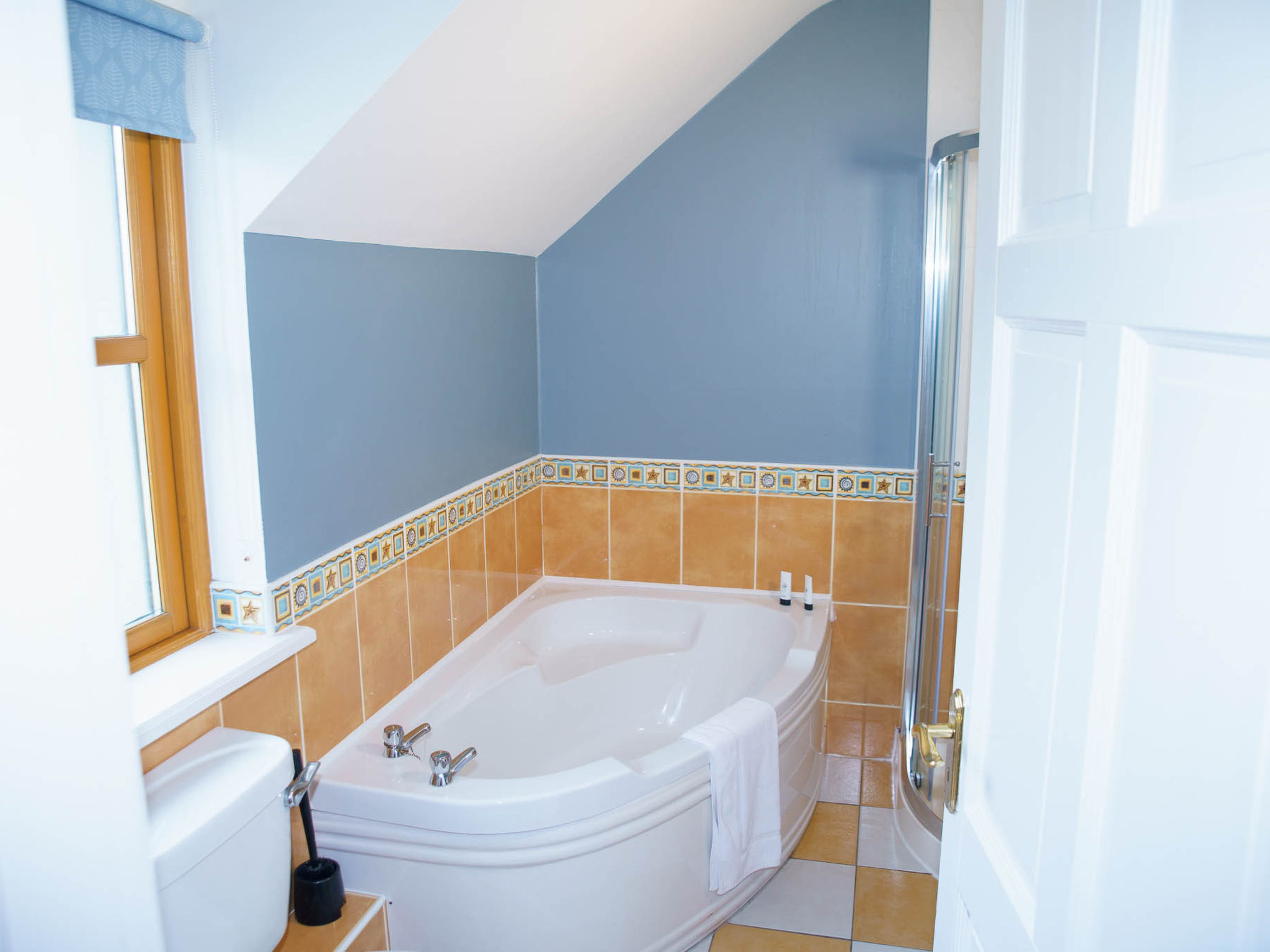 Dingle CY (TR4) No 1 (4 Bed - Sleeps 8) (W)-Inside