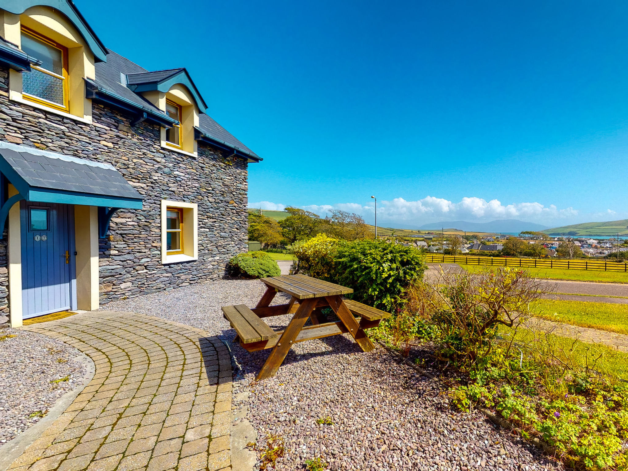 Dingle CY (TR4) No 1 (4 Bed - Sleeps 8) (W)-Outside