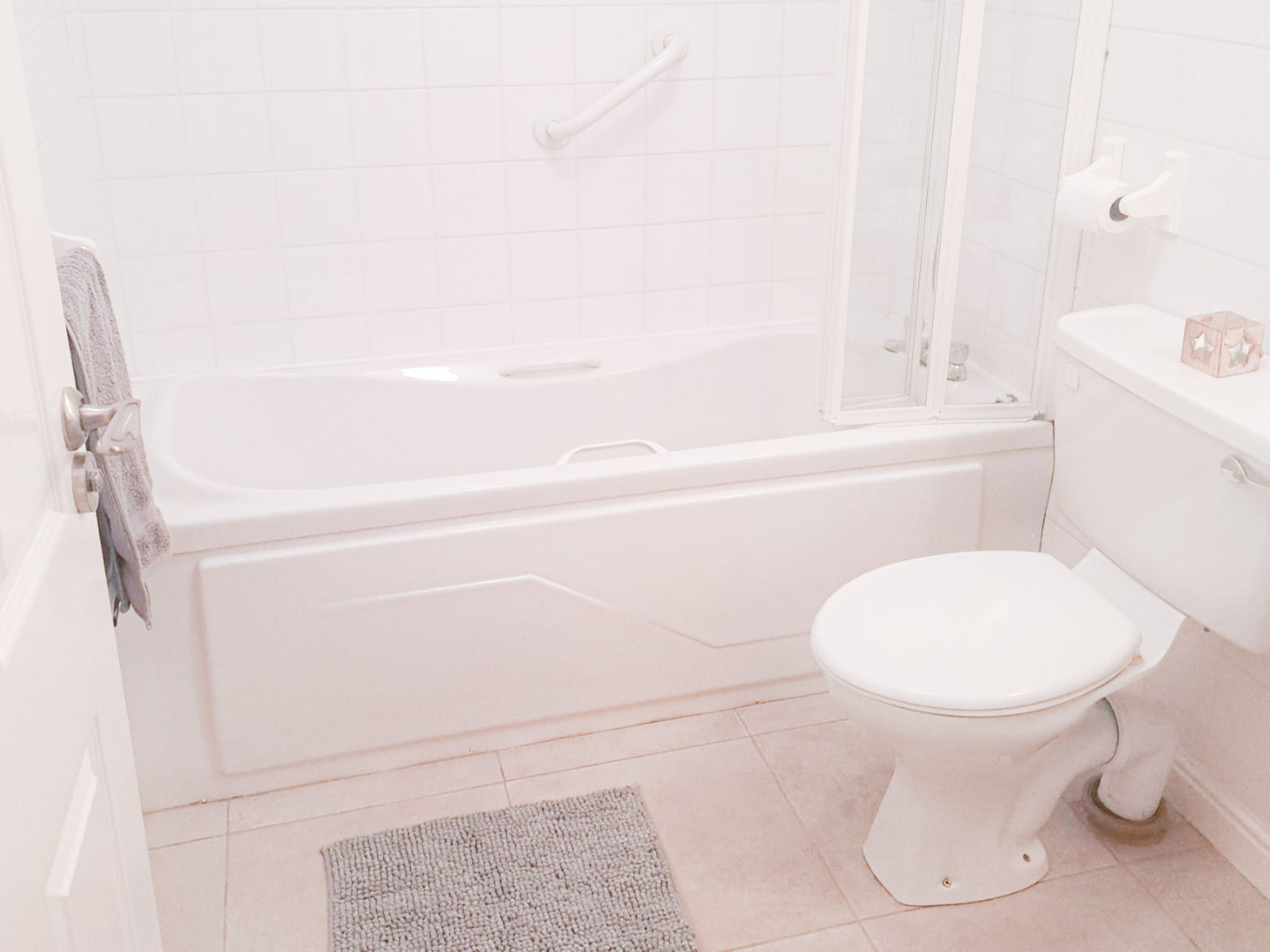 Moore Bay(TR4) Holiday Homes 18A-Inside