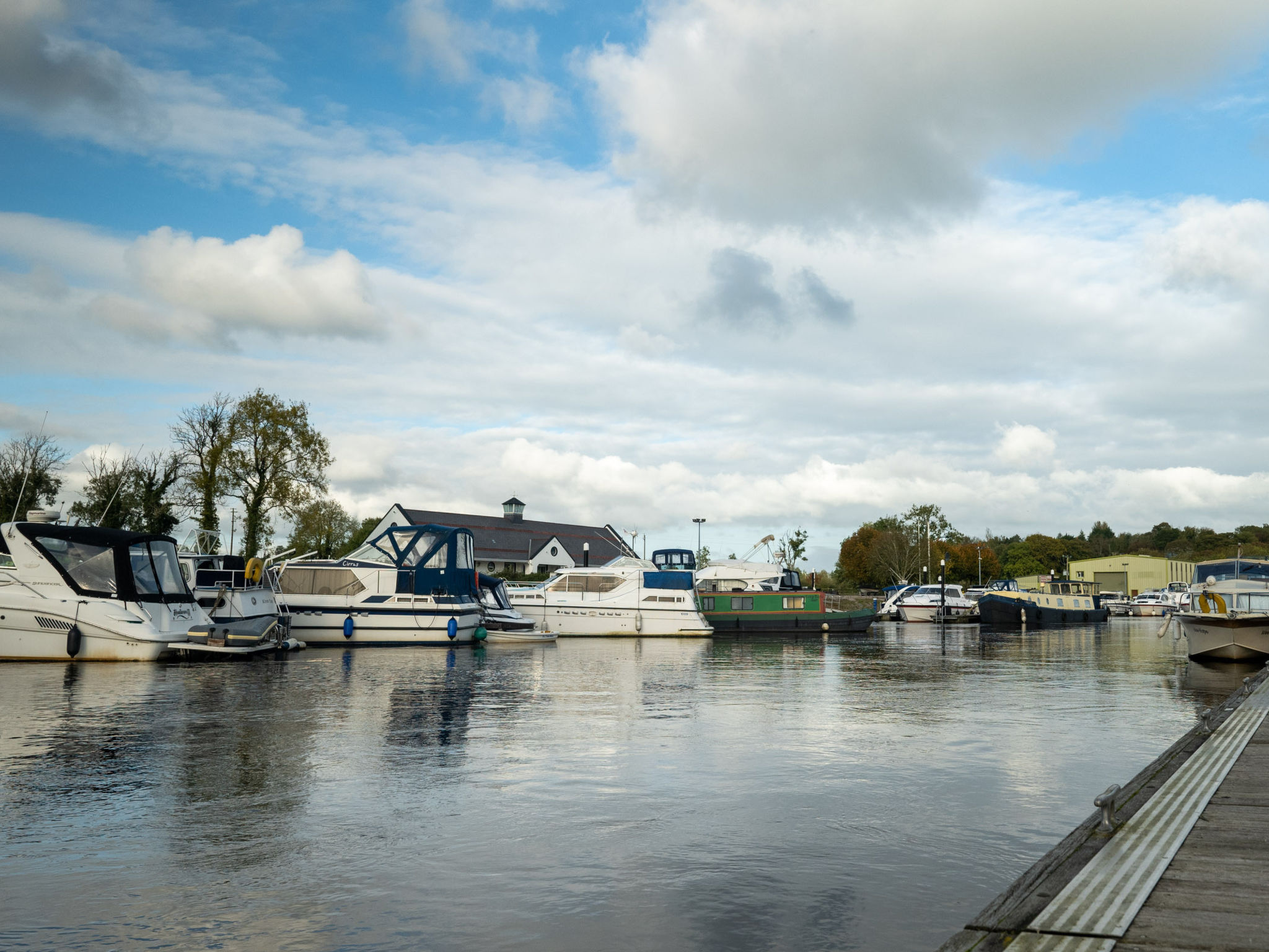 Riverrun Holiday Homes No 15-Buiten