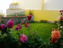 Compact studio-appartement aan de golfbaan in Lucknow - thumbnail 1